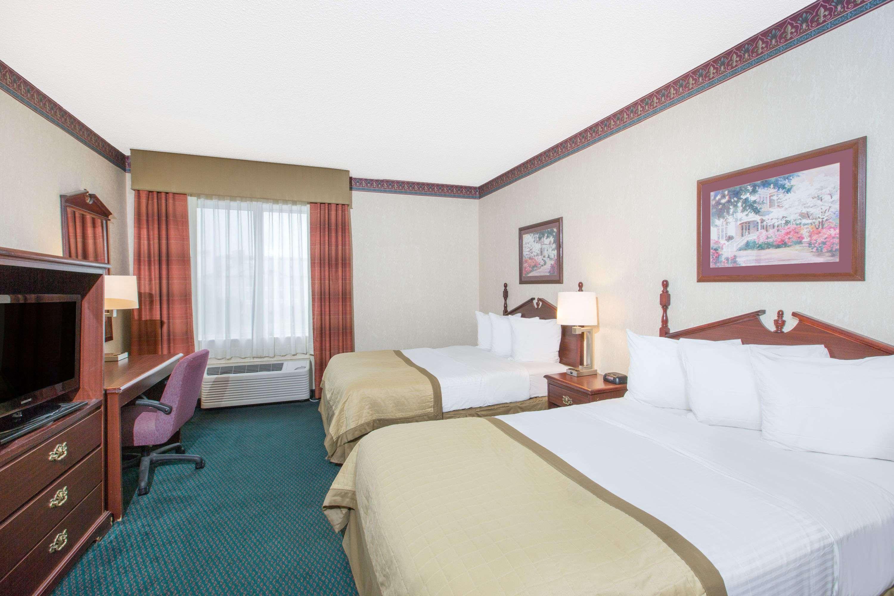 Baymont By Wyndham Jonesboro Hotel Екстериор снимка