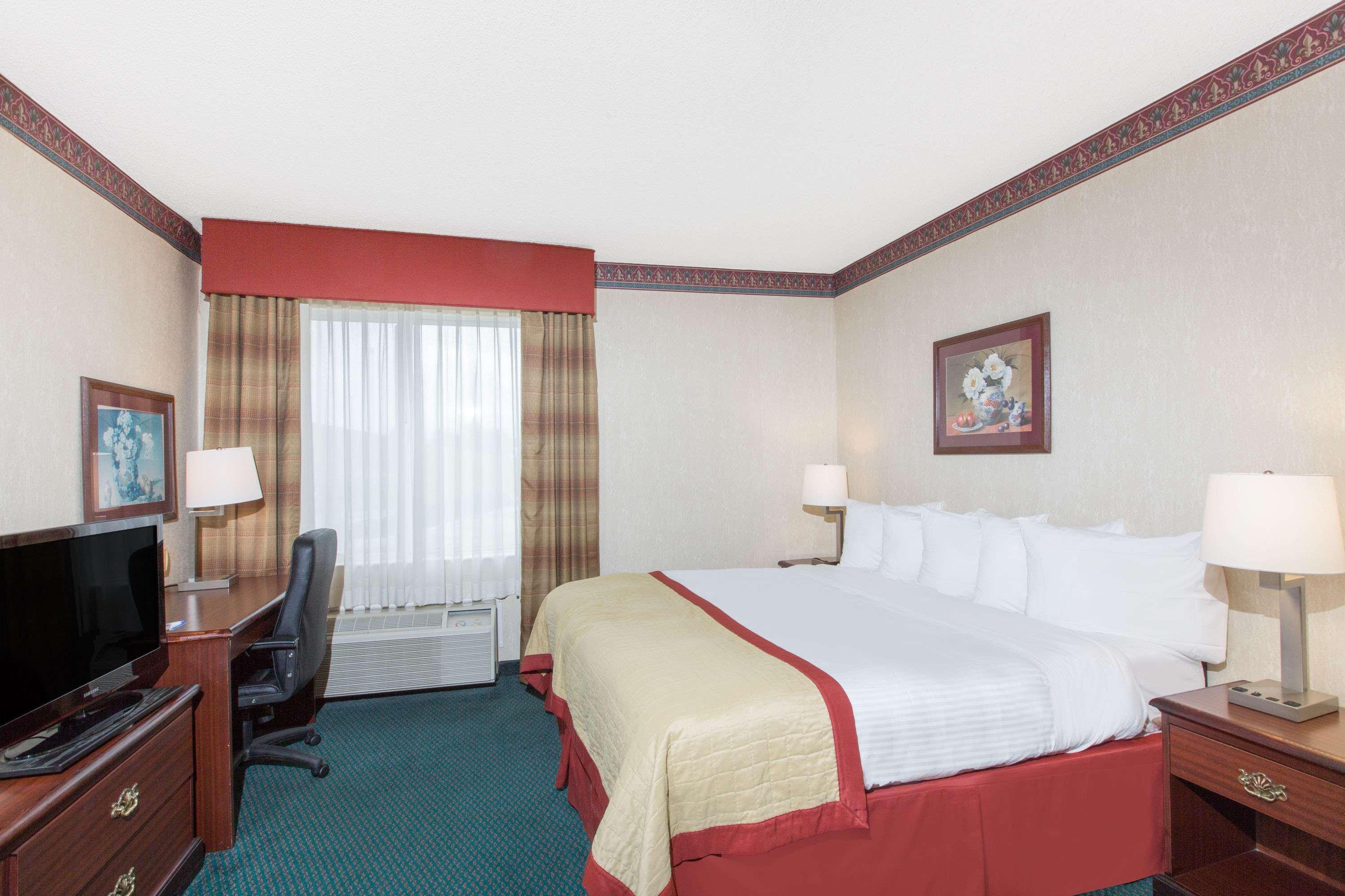 Baymont By Wyndham Jonesboro Hotel Екстериор снимка