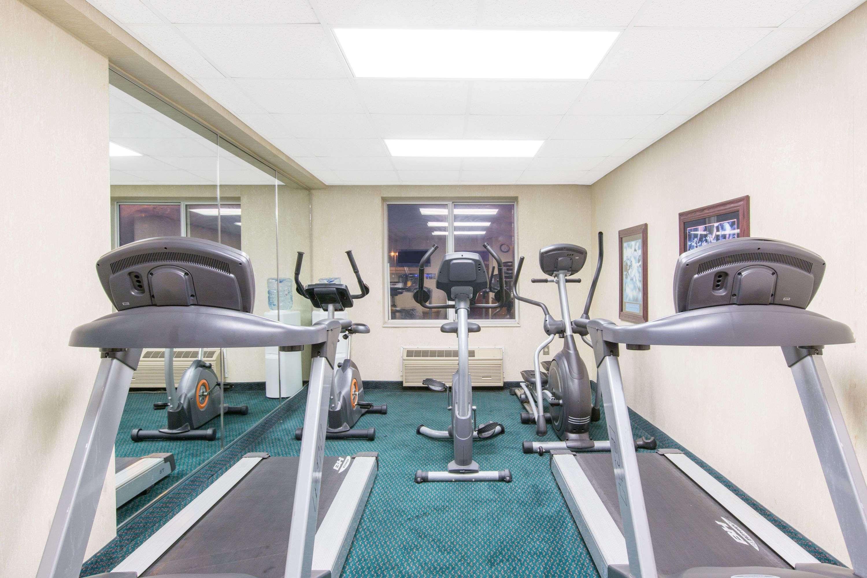 Baymont By Wyndham Jonesboro Hotel Екстериор снимка