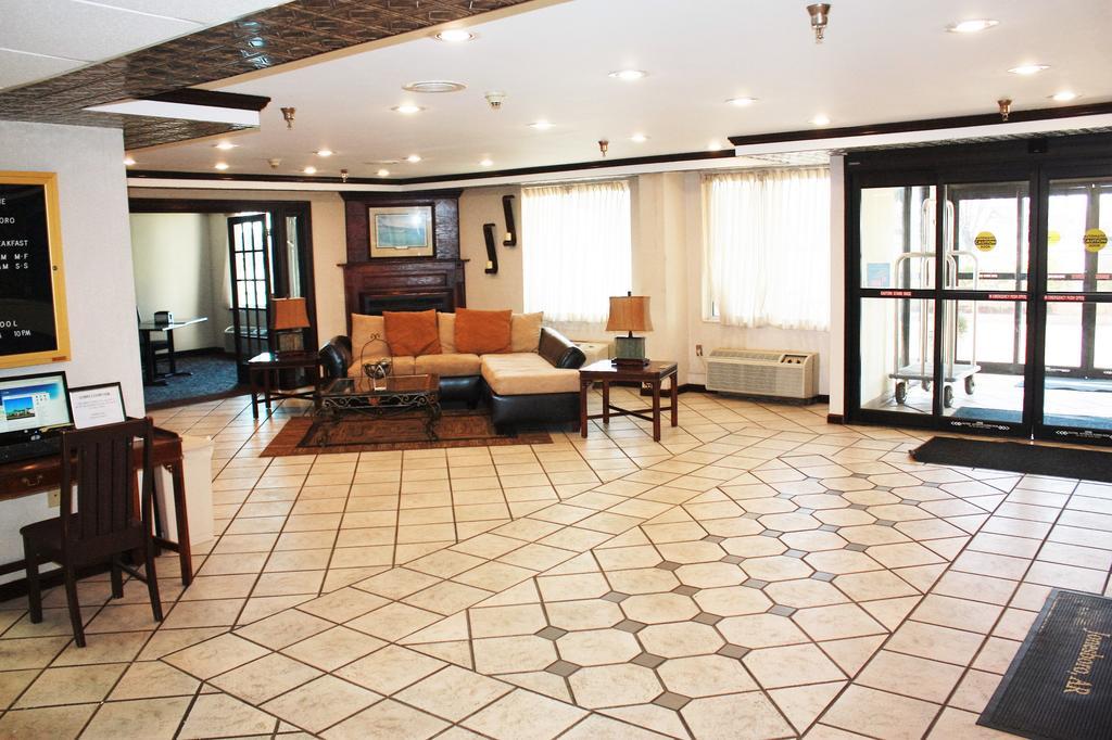 Baymont By Wyndham Jonesboro Hotel Екстериор снимка