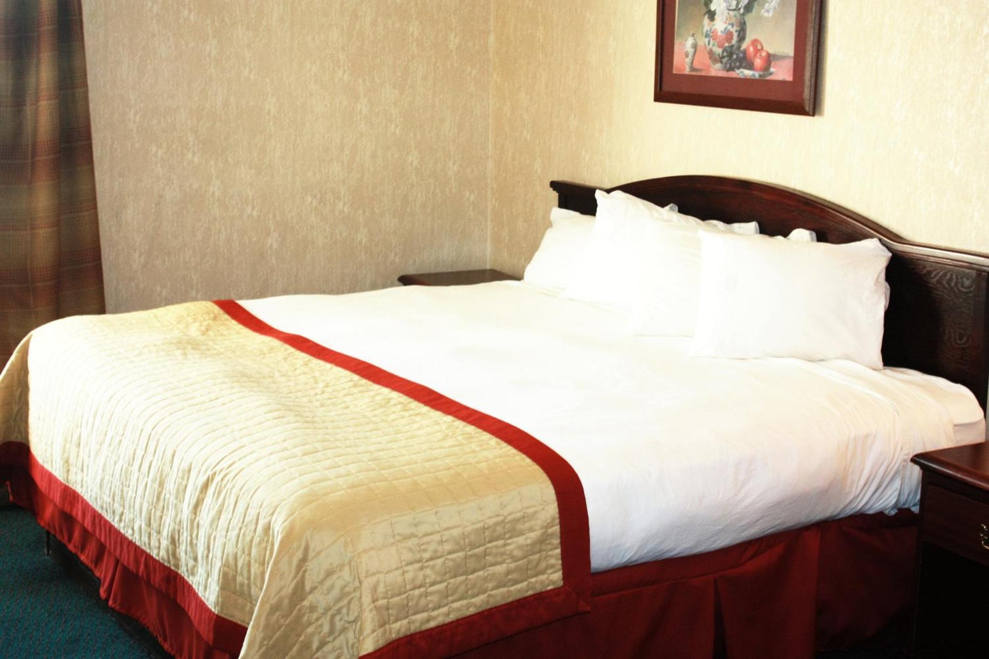 Baymont By Wyndham Jonesboro Hotel Стая снимка