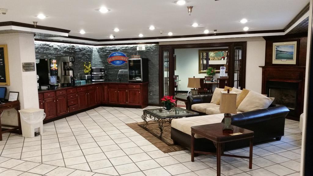 Baymont By Wyndham Jonesboro Hotel Екстериор снимка
