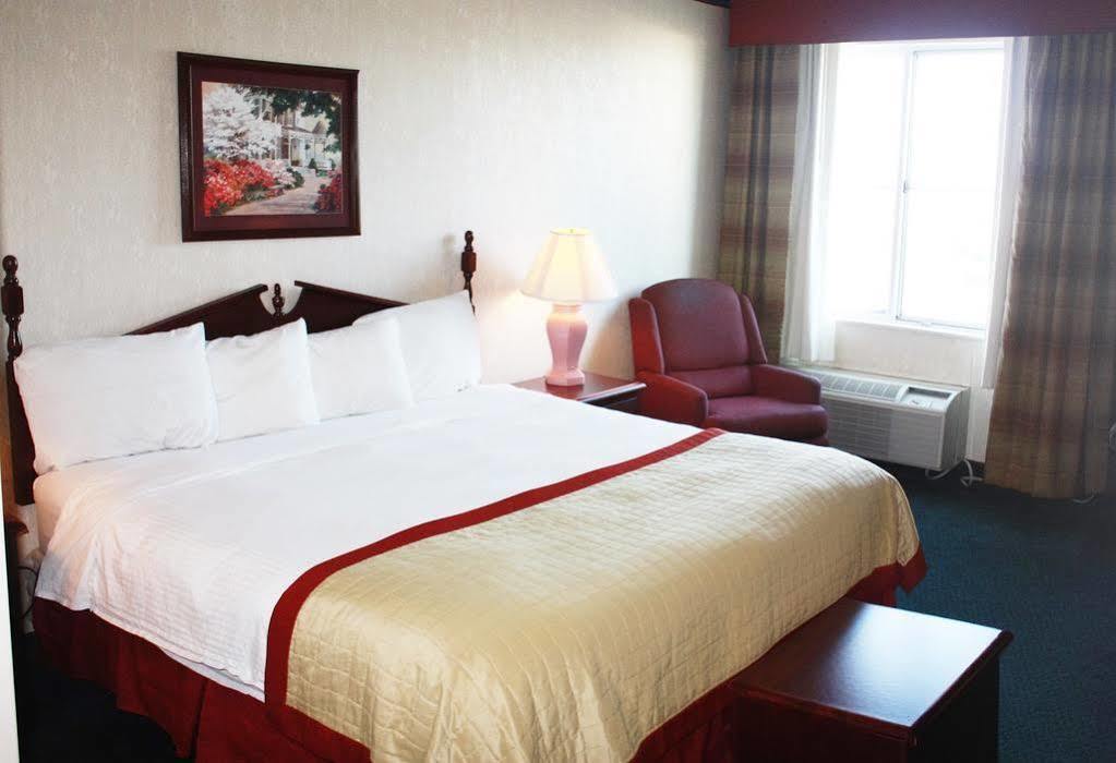 Baymont By Wyndham Jonesboro Hotel Екстериор снимка