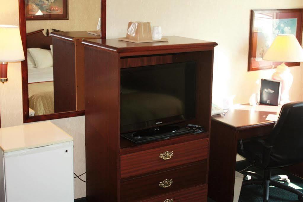 Baymont By Wyndham Jonesboro Hotel Екстериор снимка